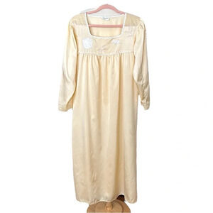NATORI Classics Vintage Embroidered Nightgown Butter Yellow Square‎ Neck